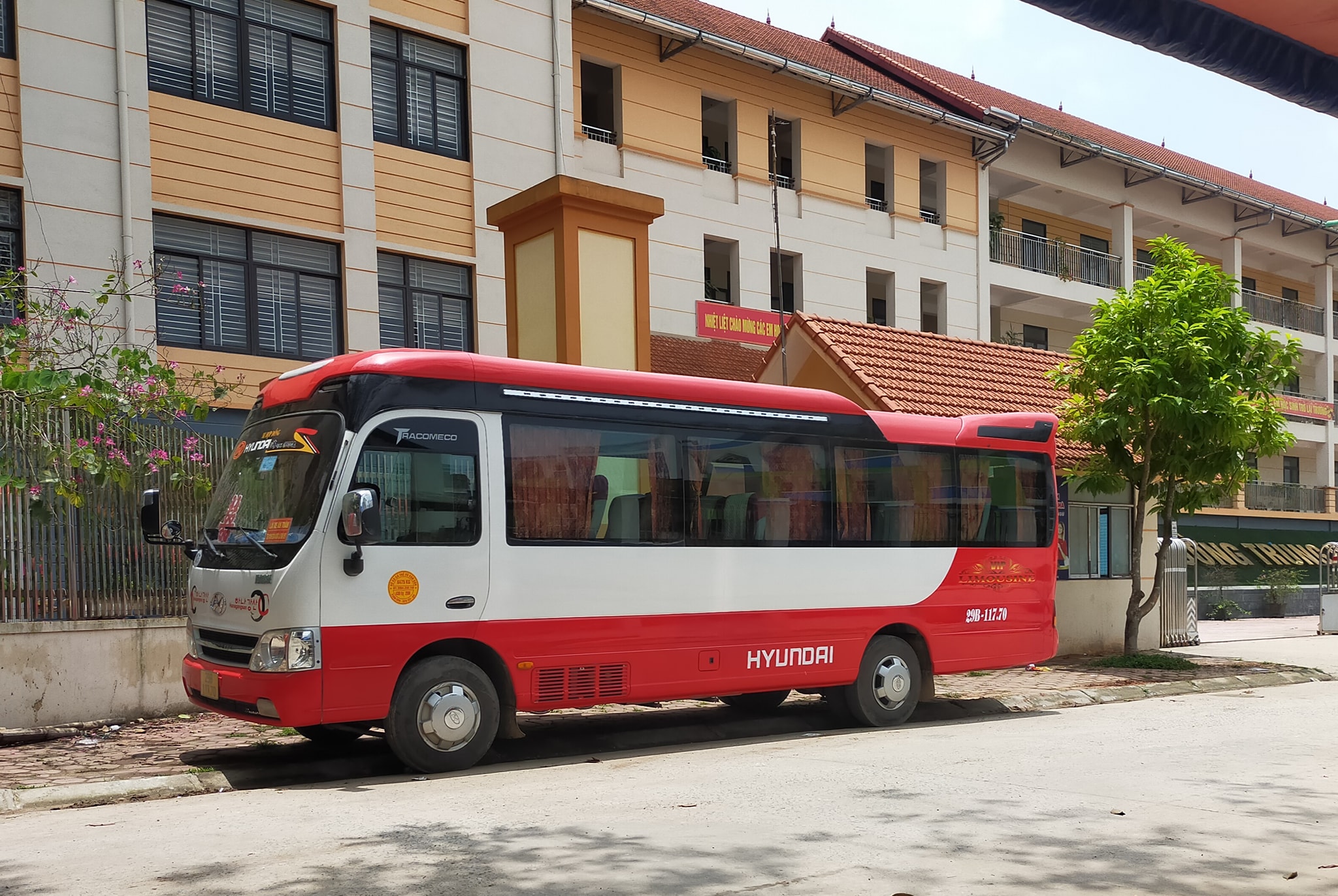 Thuê Xe 29 chỗ giá rẻ tại Hà Nội - Taxi Sơn Tây