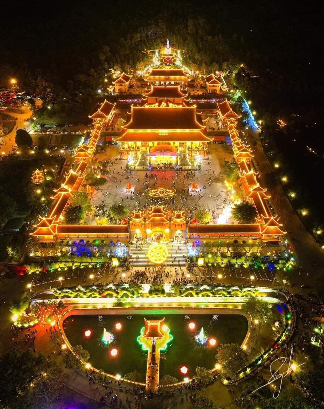 Chùa ba vàng