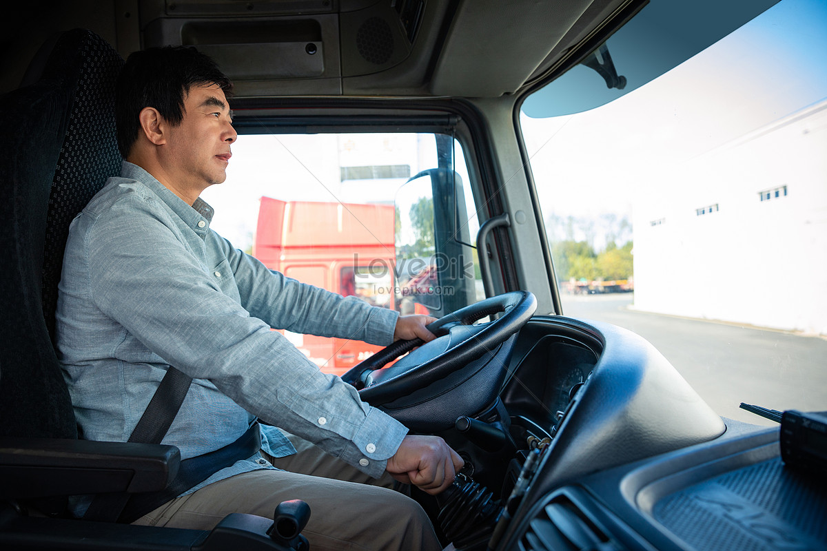 Lovepik driver driving a truck picture 501544468