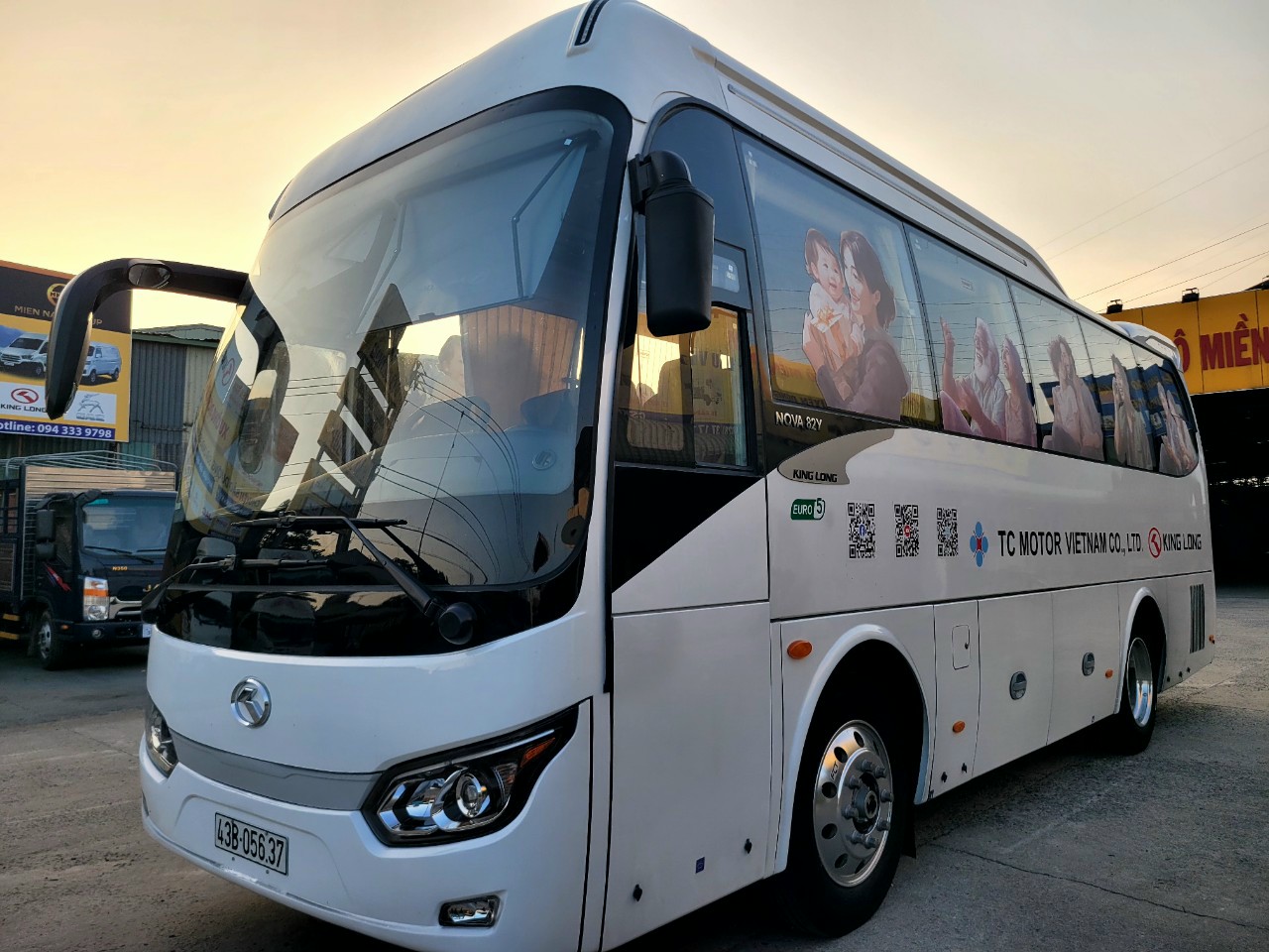 Thue xe 29 cho di chua ba vang